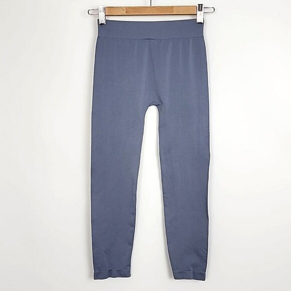 Zenana Outfitters Women's 2 Pairs Sesmless Crop Leggings Blue Green Size S/M - Picture 3 of 16